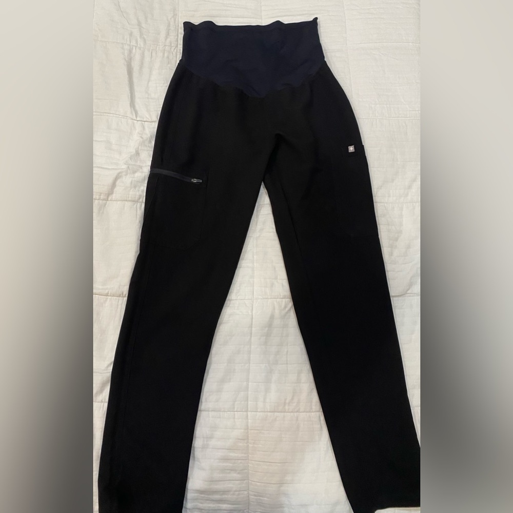 Figs pregnancy scrub